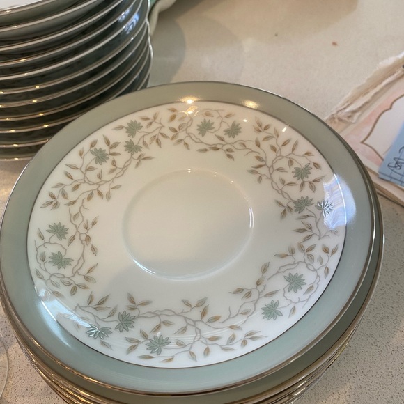 Incomplete Set Vintage NORITAKE China - My mom’s china from 1950’s - “MEREDITH” - Picture 2 of 8